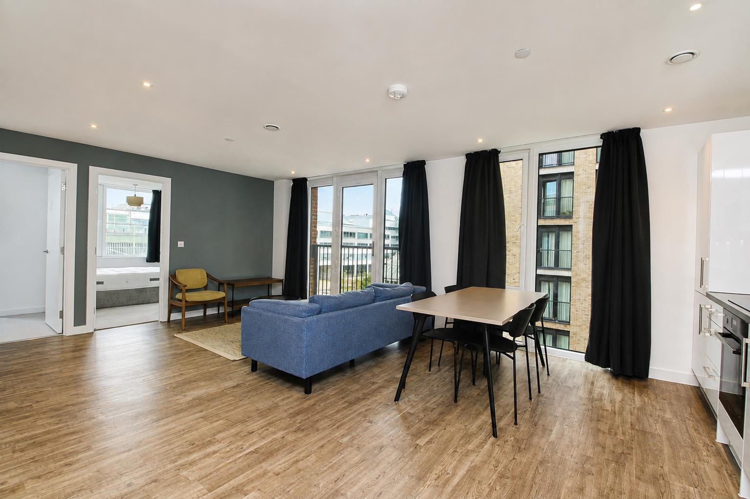 2 bed property in Avebury Boulevard, Milton Keynes